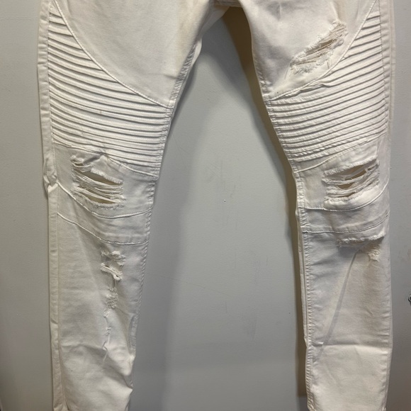 Jean - Picture 2 of 11